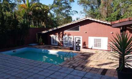 Linda casa térrea e com piscina no condomínio Nova Higienópolis em Jandira