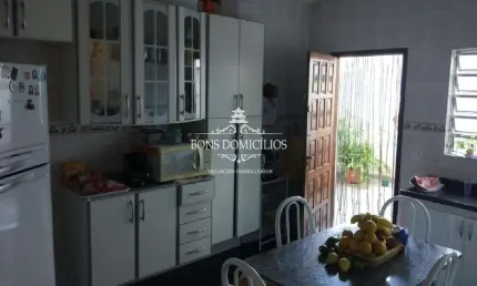 Linda casa no parque São George em ótima localização.