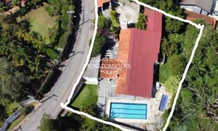 Casa linda em terreno de 1.600m numa das melhores regiões da Granja-viana.  Ótima oportunidade para investimento ou para seu lar dos sonhos+