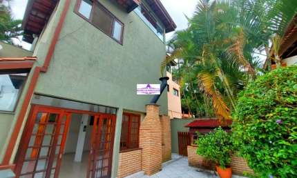 CASA NA MELHOR REGIÃO DA GRANJA VIANA EM CONDOMÍNIO FECHADO.