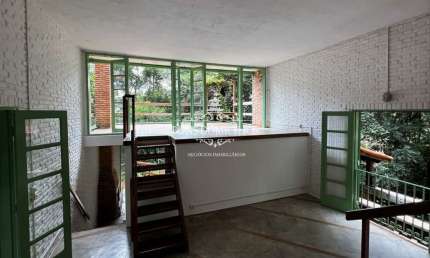 CASA LOFT COM ESTÚDIO - MUITA NATUREZA E UM PAISAGISMO ESPECIAL!