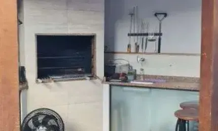 Excelente casa com 3 qts, 1 suíte, ar condicionados, armários planejados, lazer e segurança total.