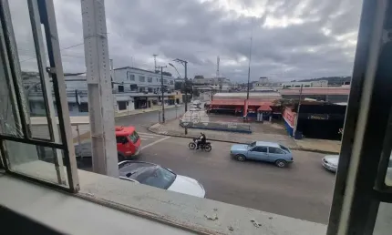 Apartamento com 3 quartos para alugar na Rua Alfredo Bufrem, 479, Centro, Irati, 180 m2 por R$ 1.800