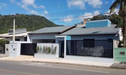 Casa para Venda em Jaraguá do Sul, Jaraguá 99, 3 dormitórios, 1 suíte, 2 banheiros, 2 vagas