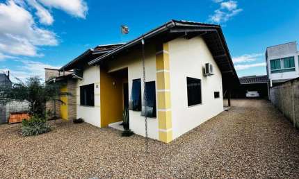 Casa para Venda em Guaramirim, Avai, 2 dormitórios, 1 suíte, 2 banheiros, 2 vagas