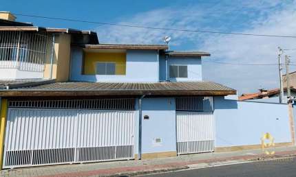 Casa com 2 quartos à venda na Rua Chapéuzinho Vermelho, 31, Jardim Gurilândia, Taubaté