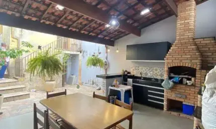 Casa com 3 quartos à venda na Avenida Brasília, 397, Bosque da Saúde, Taubaté