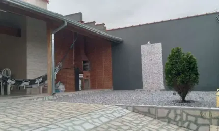 Casa à Venda em Piracangágua (Chácara Flórida), Taubaté - SP