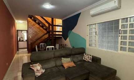 Sobrado com 3 quartos á venda no Bairro Estiva, Taubaté.