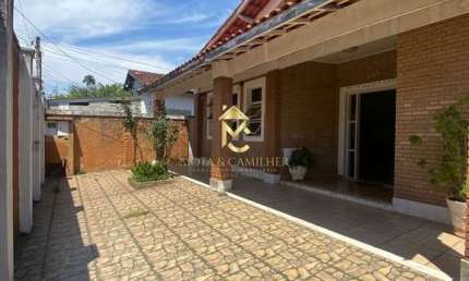 Vendo casa Térrea com ótima localização para fins comerciais