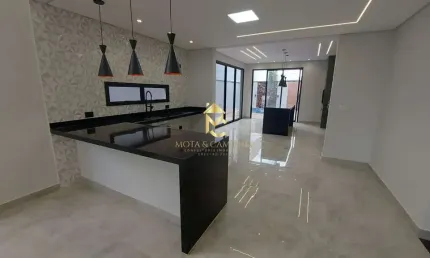 Casa à venda com piscina em condomínio de Alto Padrão em Taubaté.