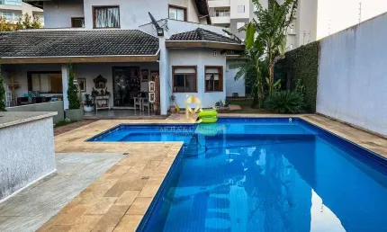 Casa com piscina à venda no Bairro Jardim das Nações