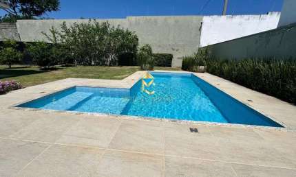 Casa térrea com piscina para Venda ou Locação em condomínio
