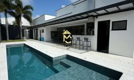 Casa com piscina e área Gourmet à venda em condomínio de Alto Padrão.