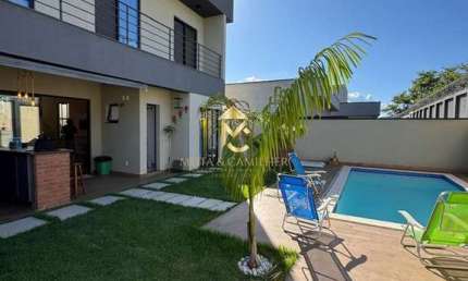 Casa com área gourmet à venda no Condomínio Ouroville