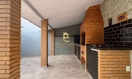 Linda casa térrea com 3 dormitórios e linda área gourmet.