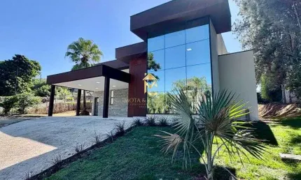 Casa Térrea com piscina à venda em condomínio em Taubaté.