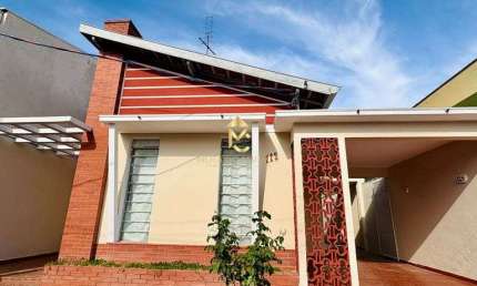 Casa térrea disponível para locação no centro de Taubaté.