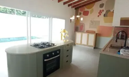 Casa com piscina disponível para venda e Locação em Condomínio de Taubaté