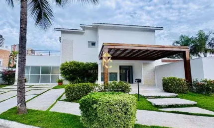 Casa sobrado com piscina à venda em condomínio de Alto Padrão.