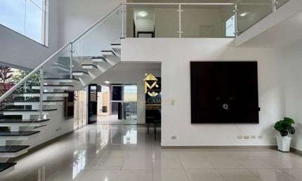 Casa em condomínio disponível para venda ou locação.