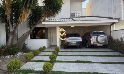 Casa com 4 suítes e piscina no condomínio Fortaleza