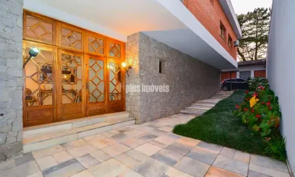 Oportunidade Única!! Casa Espaçosa com 430m² de Pura Elegância no ALTO DA BOA VISTA