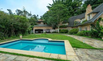 CASA COM 736,0M² ÁREA CONSTRUÍDA, 2050,0M² ÁREA DE TERRENO,  4 SUÍTES, 4 GAR - PISCINA