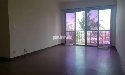 Apartamento com 3 quartos (1 suíte) em prédio clássico em santo amaro