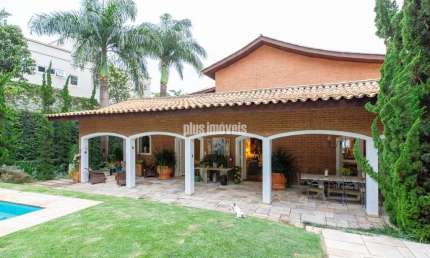 MORUMBI 640,0M² ÁREA CONSTRUÍDA 4 QUARTOS, 2 SUÍTES, 4 VAGAS - QUINTAL, CHURRASQUEIRA  E PISCINA