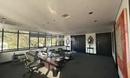 Cidade Jardim 650,0m² Área Construída, 700,0m² Área de Terreno 17 vagas de Garagem