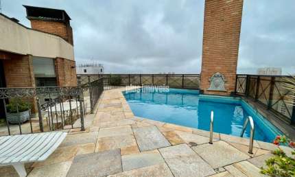 PRÓXIMO A GRADED SCHOOL  547,72M²AU  4 SUÍTES - 8 GAR - LAZER PRIVATIVO COM PISCINA E CHURRASQUEIRA