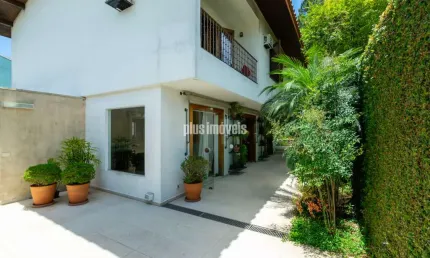 PRÓXIMO AO COLÉGIO PORTO SEGURO MORUMBI 370,0M² 4 DORMS,  2 SUÍTES, 2 GARAGEM - QUINTAL COM PISCINA