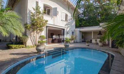 Jardim Guedala 545,0m²AC - 680,0m²Área de Terreno 4 Suítes, 6 Vagas, Piscina, Churrasqueira Quintal