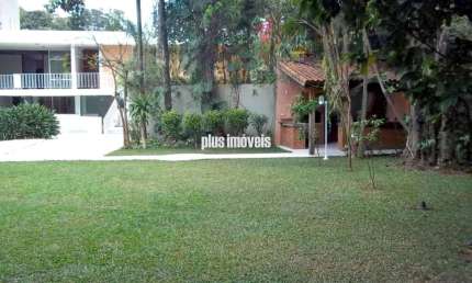 EXCELENTE CASA COM 800,0M²AC - 1.890.0M²AT  COM 4 DORMS, 2 SUÍTES - VARIAS SALAS - 9 VAGAS.