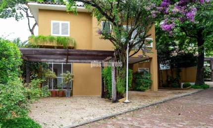 CASA CONDOMINIO FECHADO 4 SUITES 3 GARAGEM , CHURRASQUEIRA E PISCINA