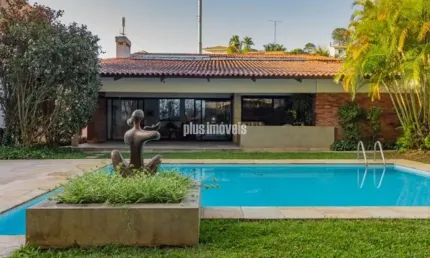 Jardim Guedala 910,0m² Área de Terreno, 523,0m² AC - 4 Dorms, 2 Suítes, 1 Suíte Americana , Piscina