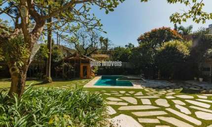 Jardim Guedala 878,20m²AC - 1.723,71m² Área de Terreno - 4 Suítes 8 Gar - Churrasqueira e Piscina
