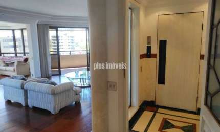 AMPLO E BEM LOCALIZADO - APARTAMENTO PRÓXIMO AO METRÔ EM MOEMA - 227 m2