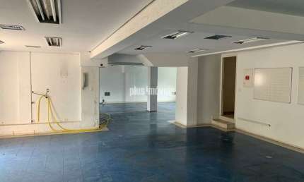 Casa comercial com 16 salas para alugar na Rua Desembargador Paulo Passaláqua, 200, Pacaembu, São Paulo