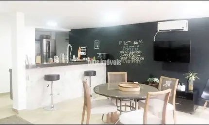 Maravilhosa casa lindamente equipada e decorada, em condomínio fechado com 3 suítes, sendo 1 suíte m