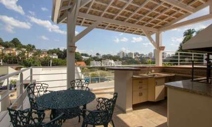 CASA COM 3 SUÍTES 3 GAR - CHURRASQUEIRA, PISCINA, JARDIM