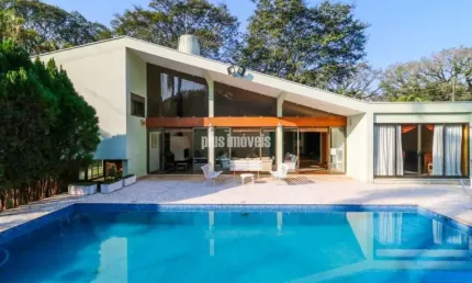 Jardim Guedala  1.337,0m² Terreno  677,0m²  Área Construída  3  Suítes,  8 Vagas.