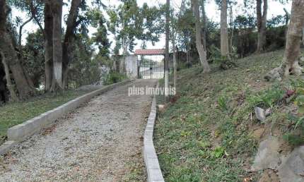 EMBU-GUAÇU!!  CHÁCARA COM 3.000M² 4 DORMITÓRIOS, SENDO 1 SUÍTE