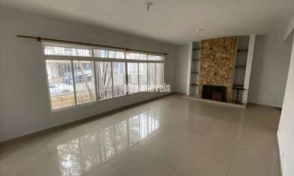 Casa térrea 3 dormitórios sendo 1 st, sala ampla ótima localização