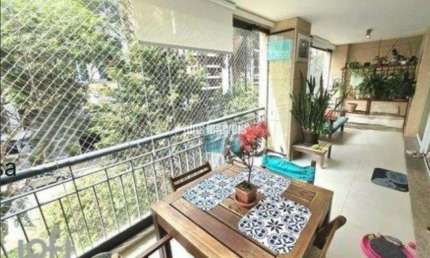 Apartamento com 3 Quartos e 5 banheiros à Venda, 167 m