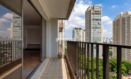 Apartamento para venda com 3 quartos, sendo 1 suíte, 202m²
