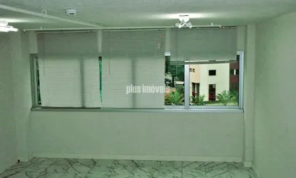 Sala comercial com 1 sala para alugar na Rua Domingos Lopes da Silva, 890, Morumbi, São Paulo