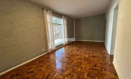 Apartamento diferenciado, prédio charmoso, rua pequena e tranquila