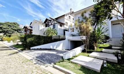 PRÓXIMO AO COLÉGIO SANTO AMÉRICO!!  430,0M² AC -  4 SUÍTES 4 VAGAS DE GARAGEM LAZER COM PISCINA